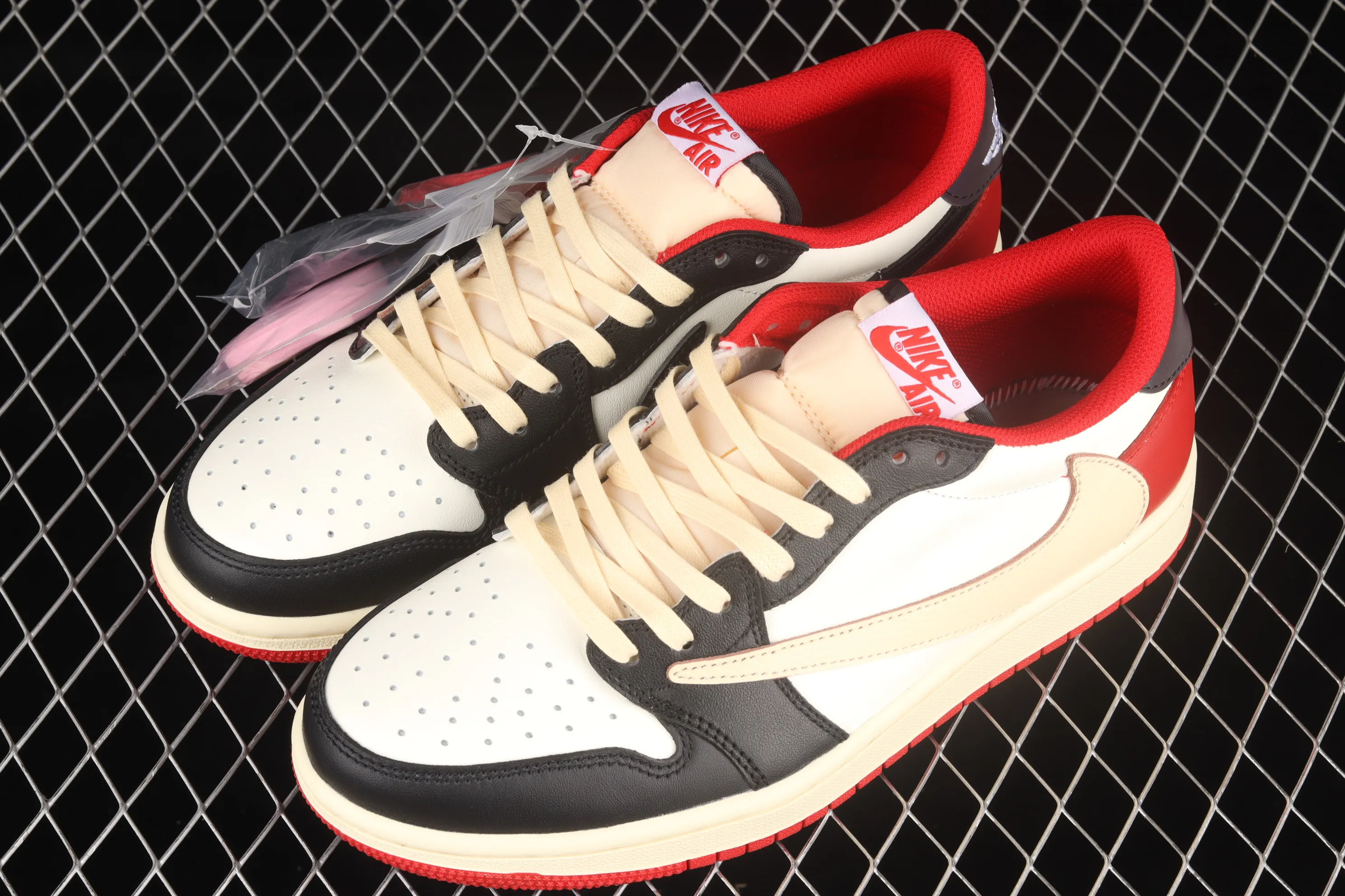 All categories Air Jordan Jordan series basketball shoes Air Jordan 1 Low Travis Scott x Air Jordan 1 Low AJ1 Joe 1 black and white red inverted low-top cultural sneakers DM7866-140